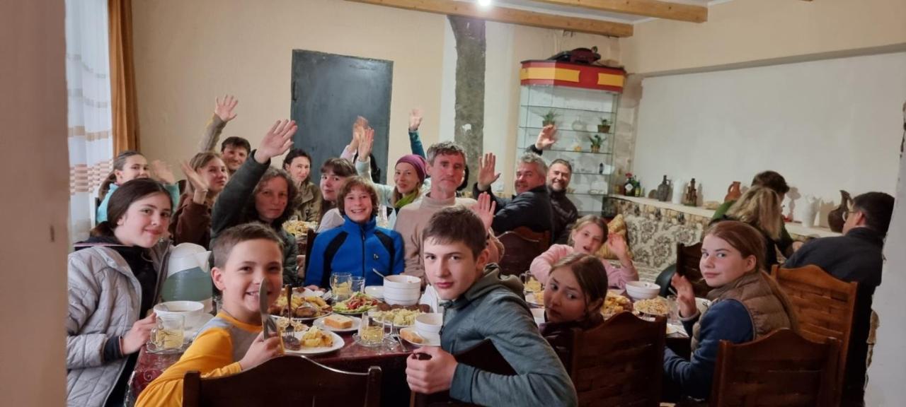 Betegi Guest House Местия Экстерьер фото