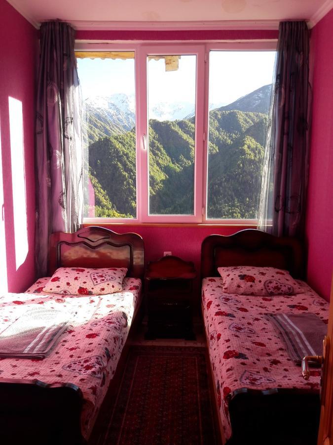 Betegi Guest House Местия Экстерьер фото